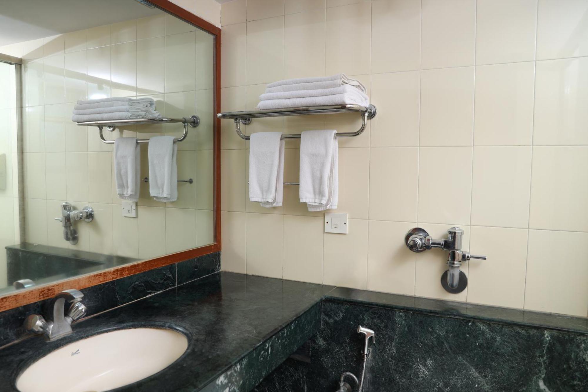 Bell Hotel Sivakasi ภายนอก รูปภาพ